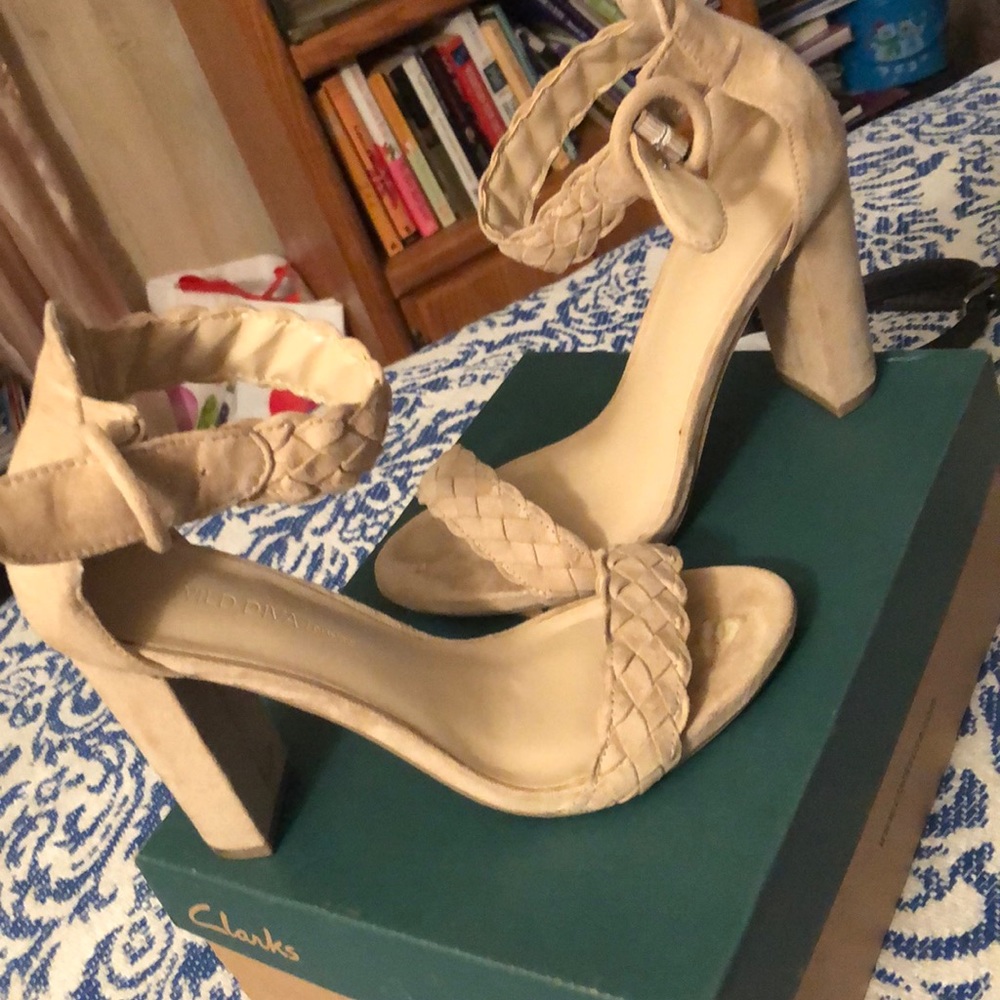 Shoe - Picture 2 of 2